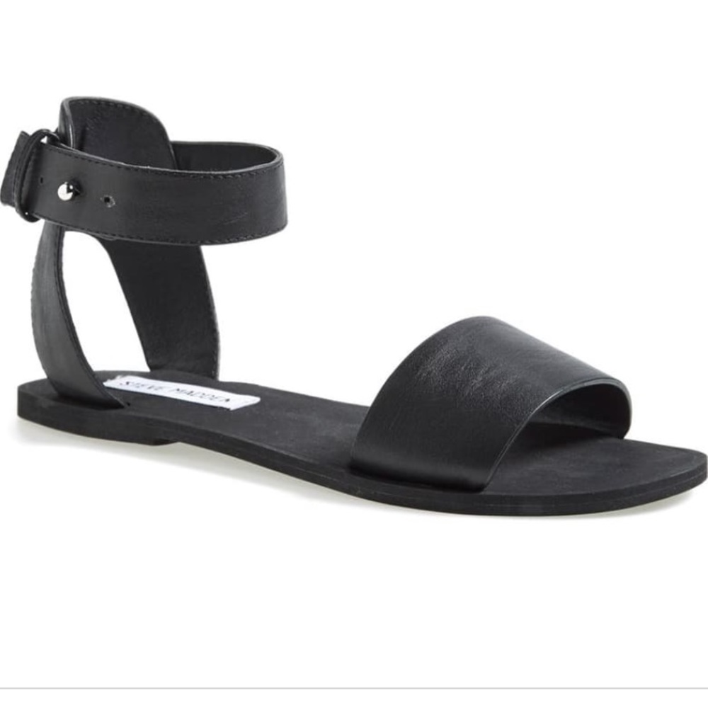 Steve Madden evict sandals